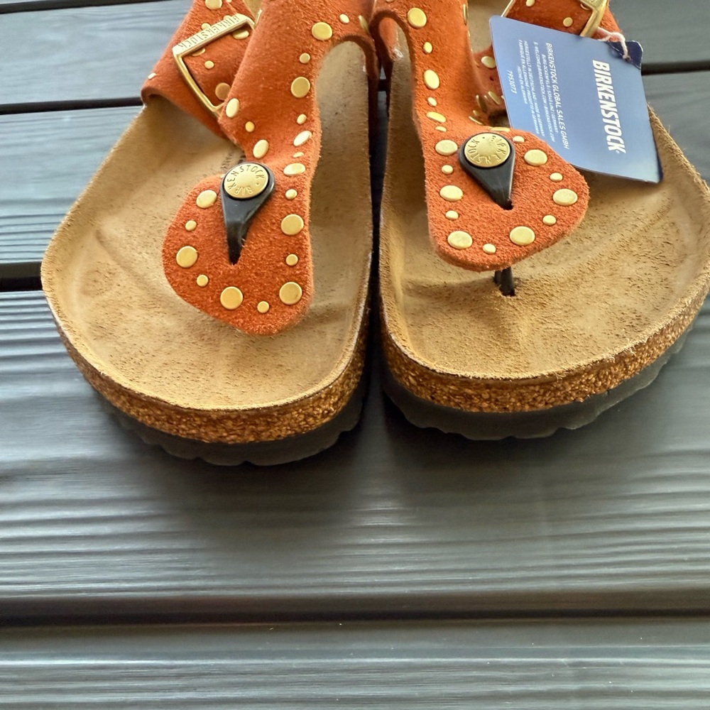 NWT Birkenstock Gizeh Suede Rust w/ Gold Rivets W10-10.5 SOLD OUT - Picture 4 of 8